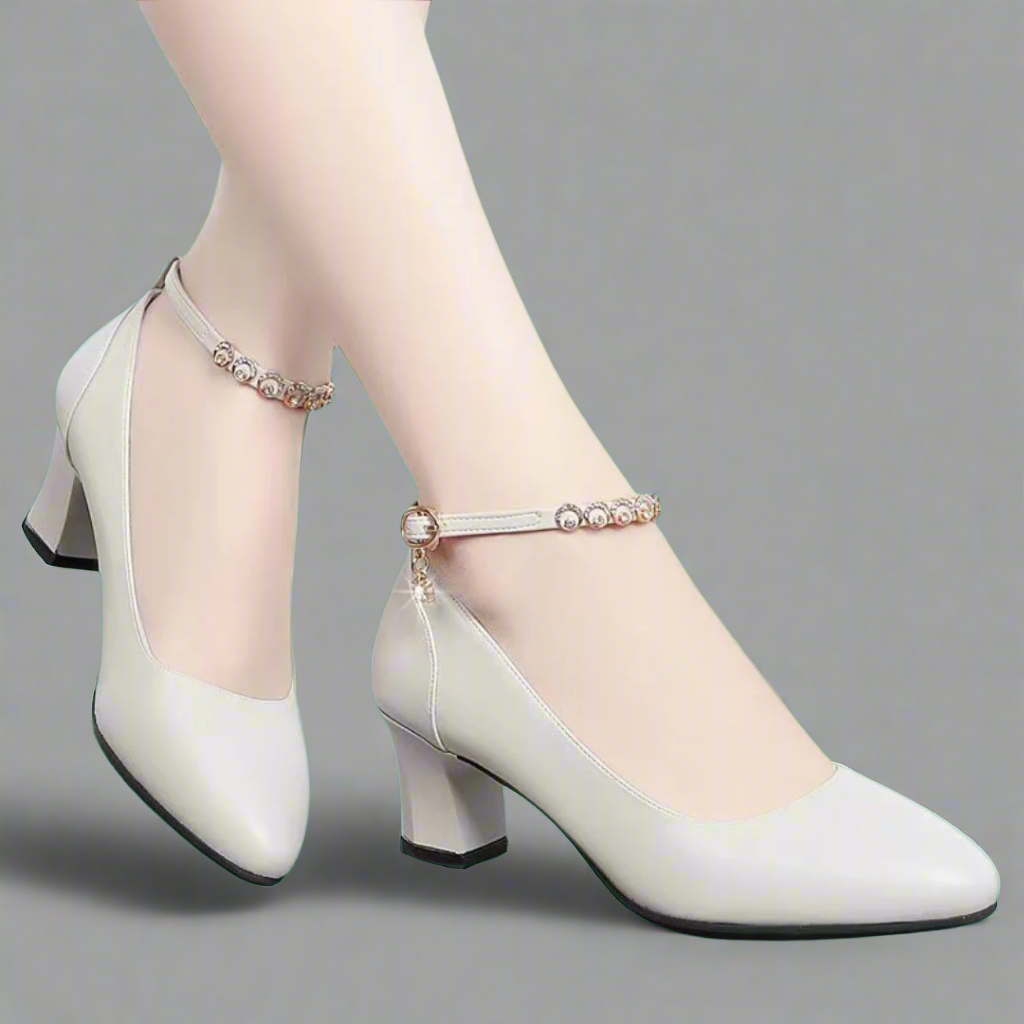 Zymara | Pumps in premium patent leather for your office style